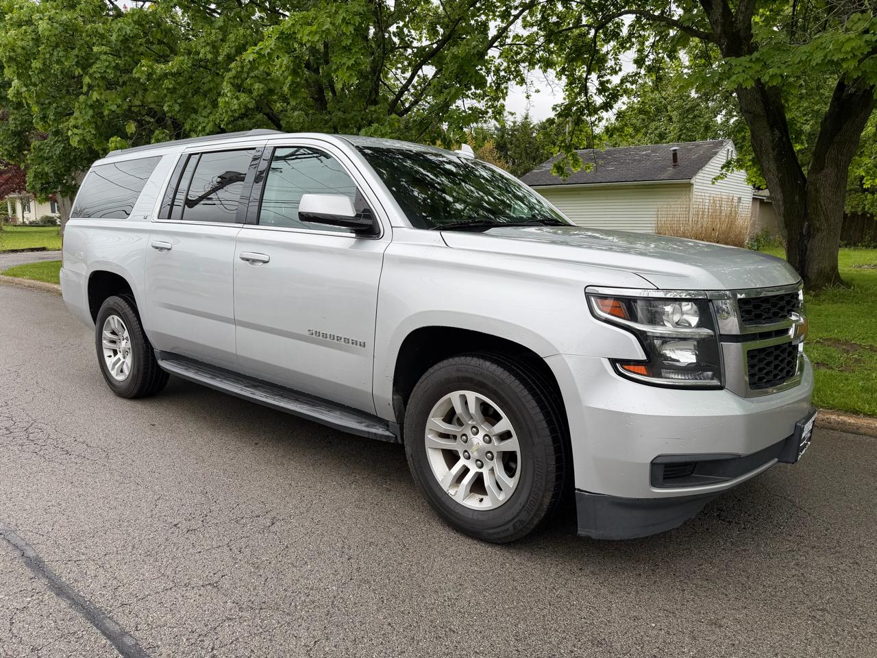Chevrolet Suburban 4WD 4dr 1500 LT 2019