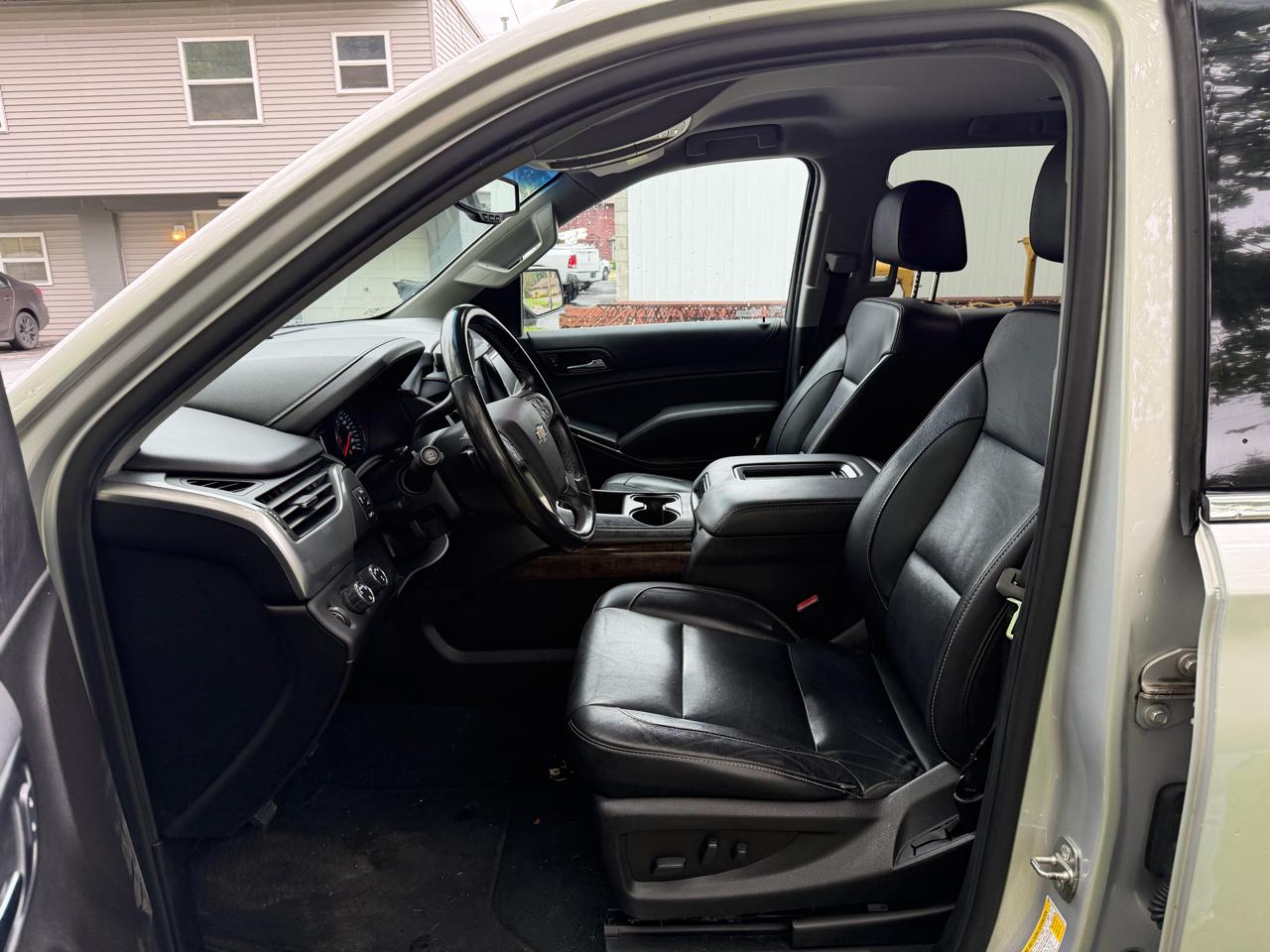 Chevrolet Suburban 4WD 4dr 1500 LT 2019