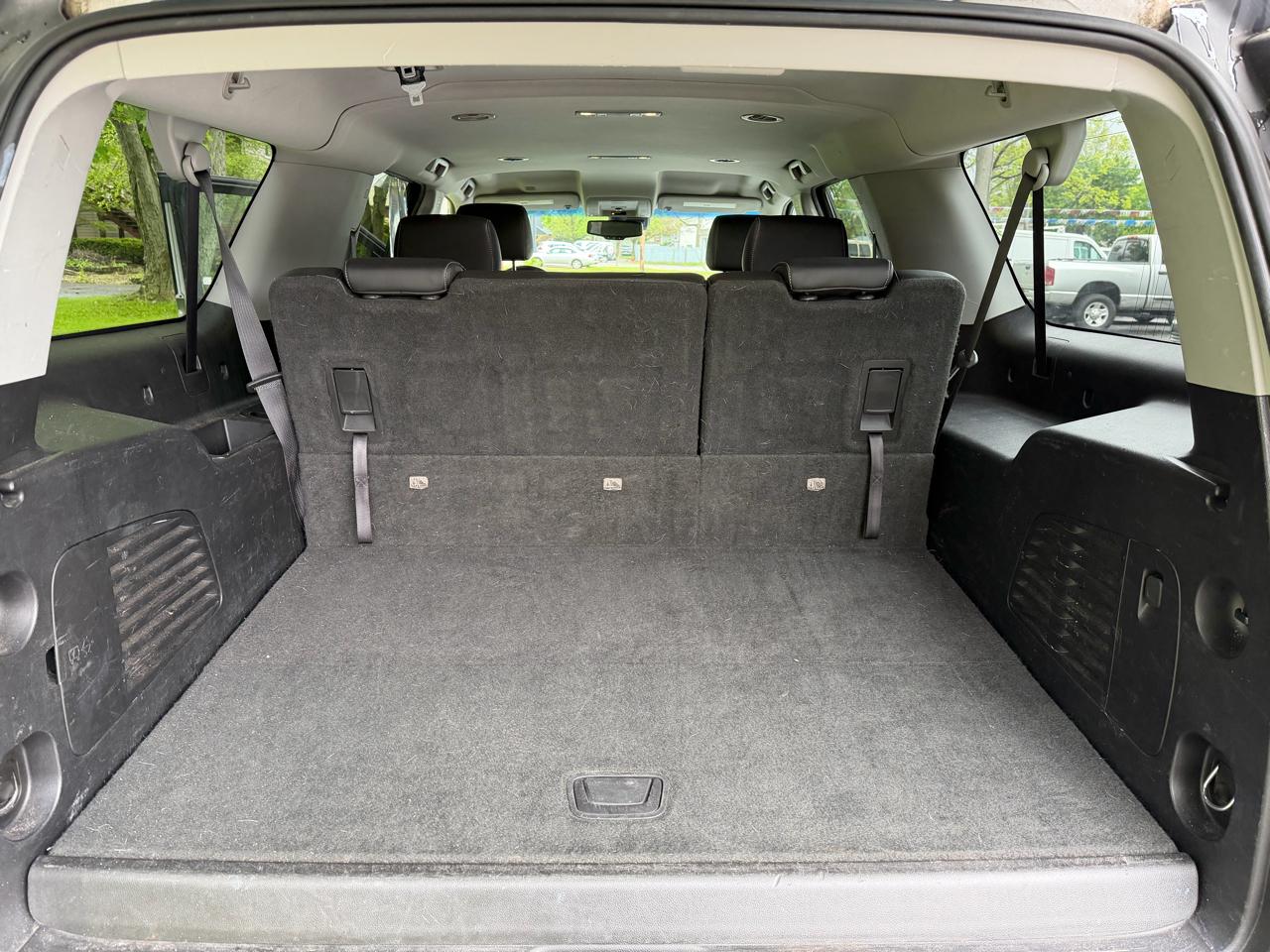 Chevrolet Suburban 4WD 4dr 1500 LT 2019