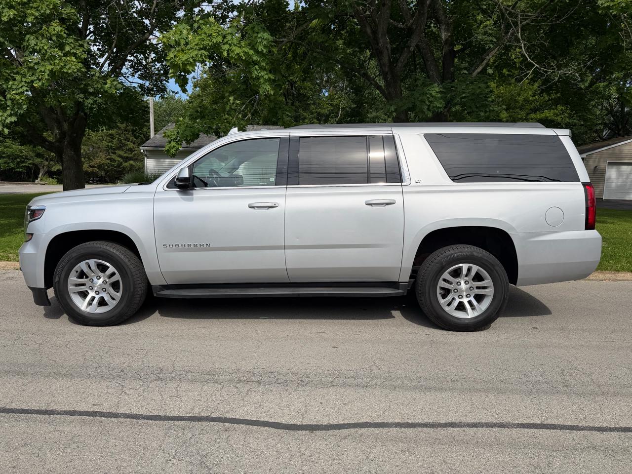 Chevrolet Suburban 4WD 4dr 1500 LT 2019