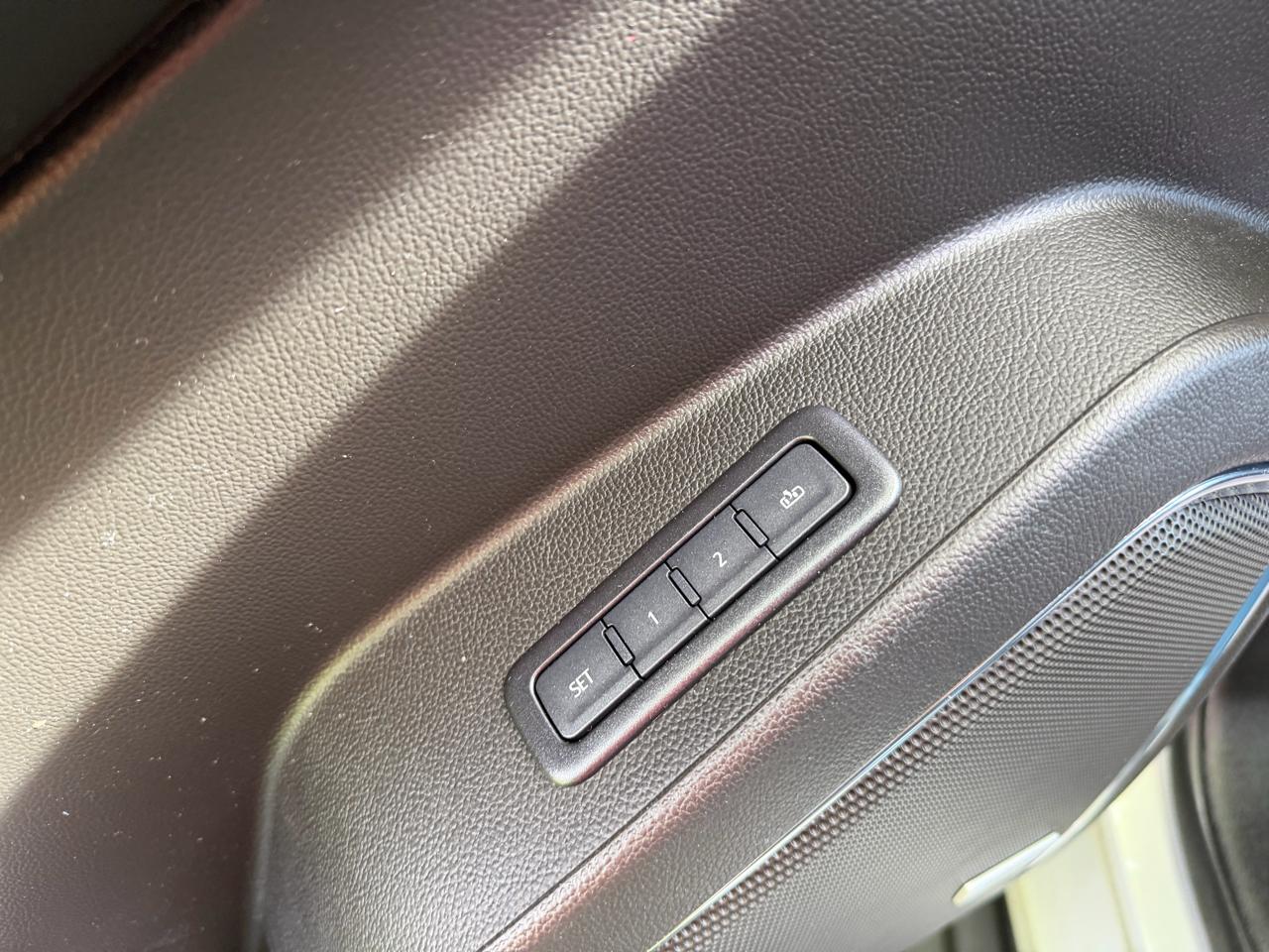 Chevrolet Suburban 4WD 4dr 1500 LT 2019