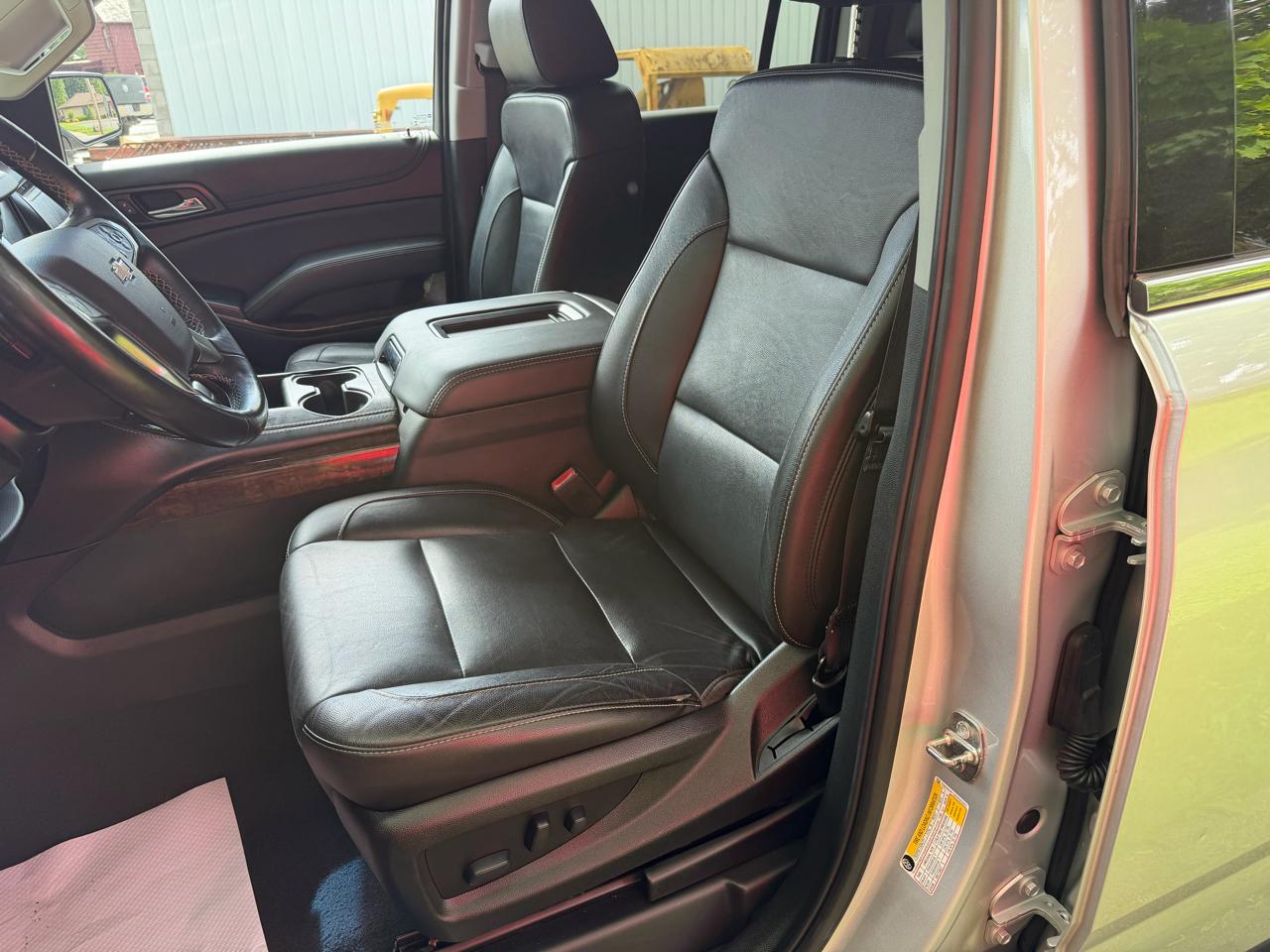 Chevrolet Suburban 4WD 4dr 1500 LT 2019