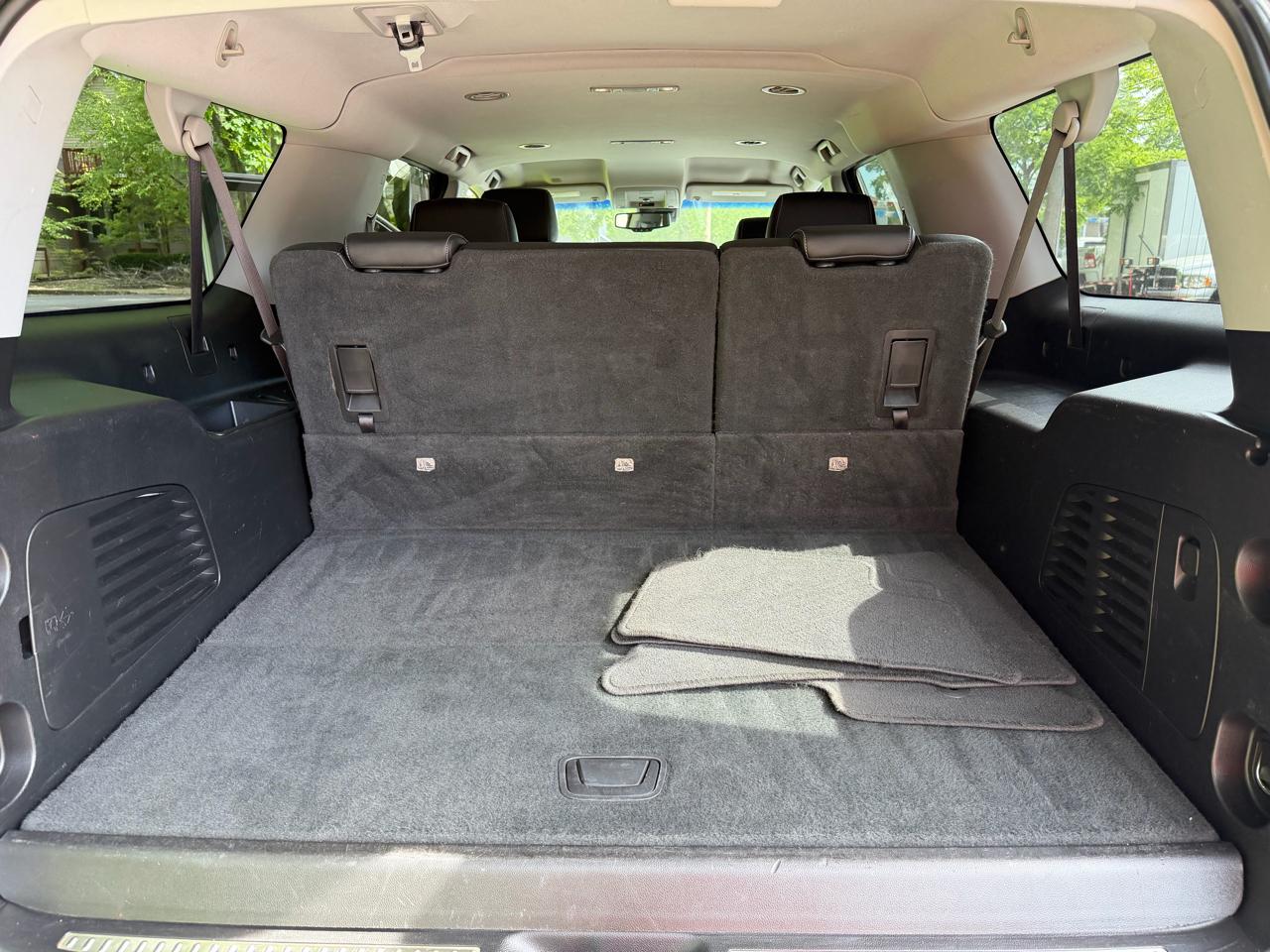 Chevrolet Suburban 4WD 4dr 1500 LT 2019