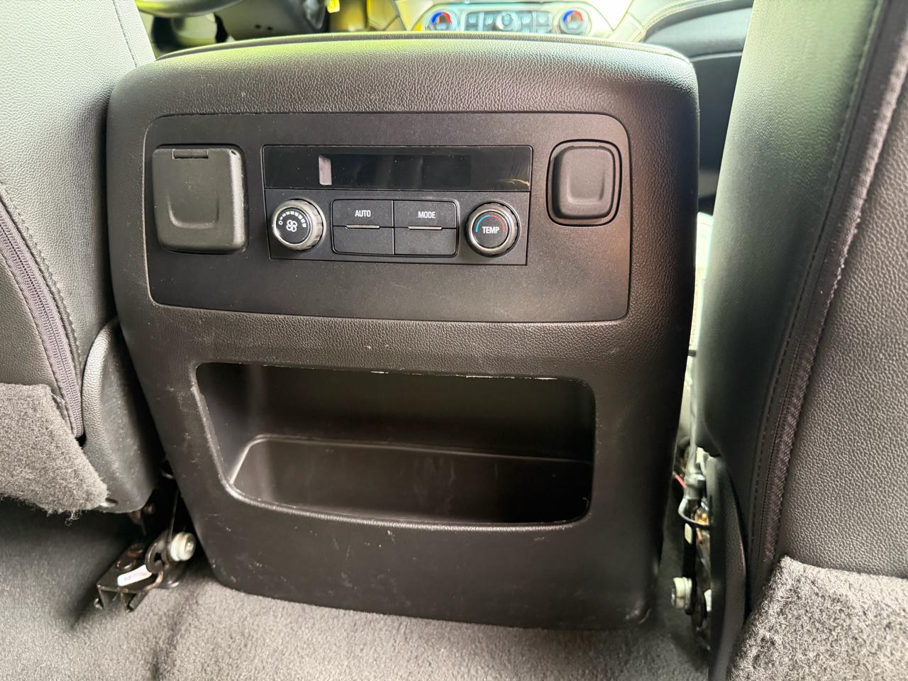 Chevrolet Suburban 4WD 4dr 1500 LT 2019