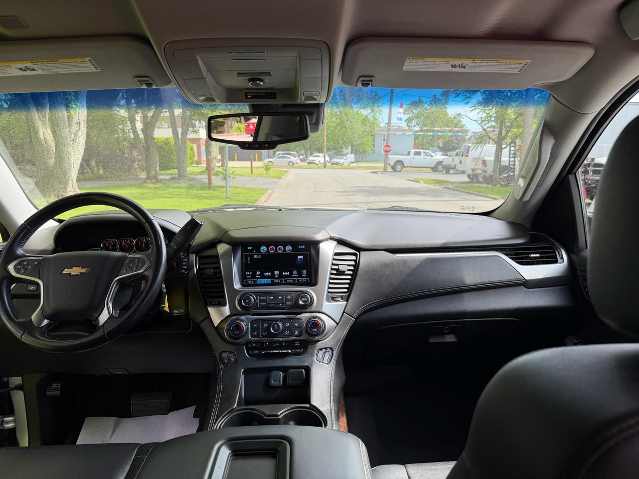 Chevrolet Suburban 4WD 4dr 1500 LT 2019