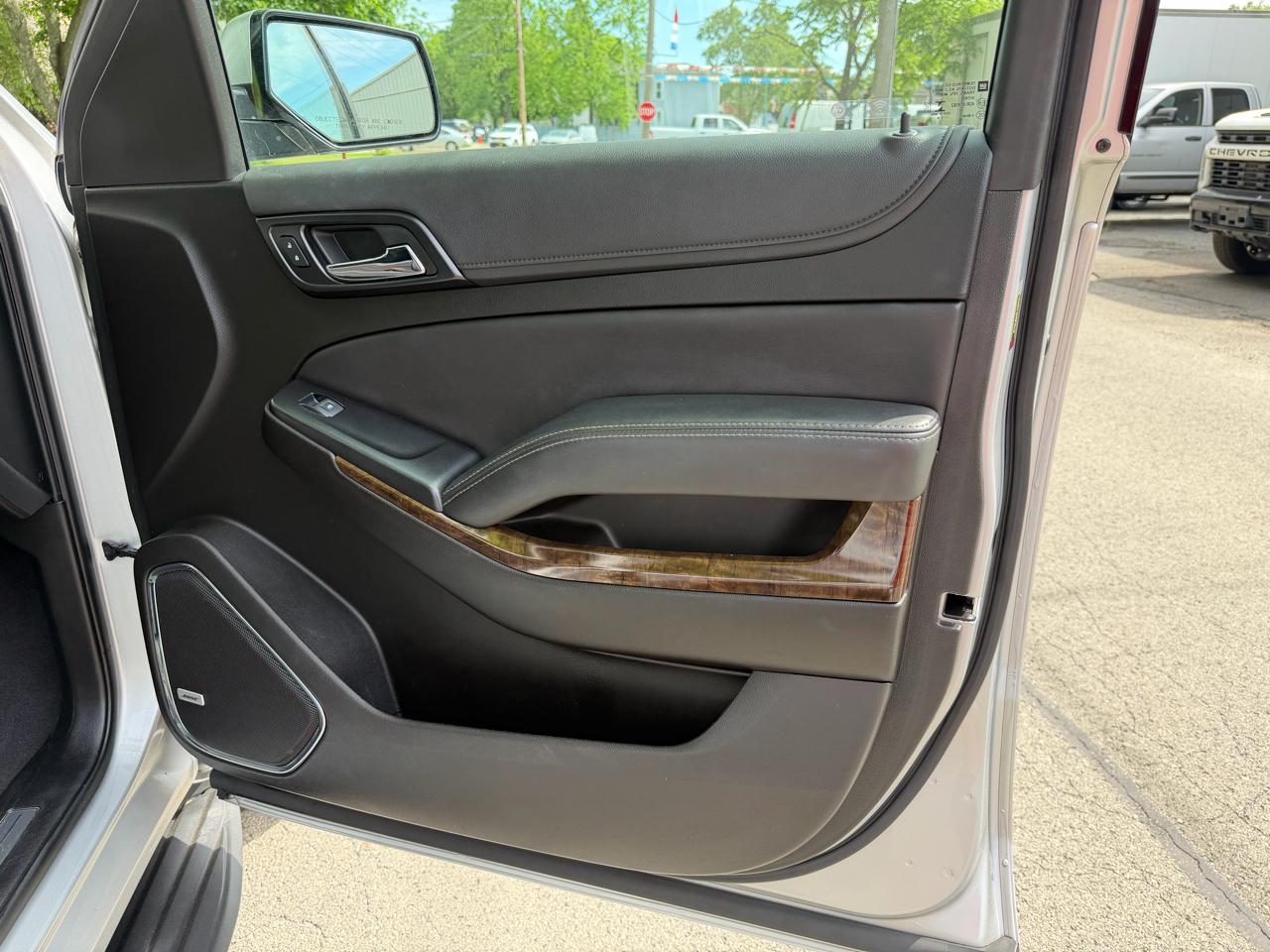 Chevrolet Suburban 4WD 4dr 1500 LT 2019