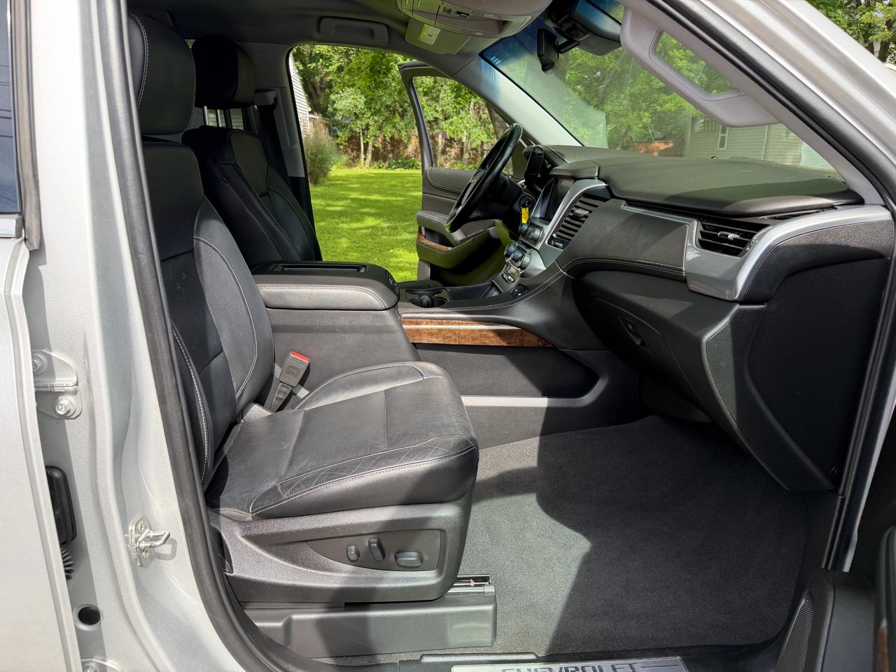 Chevrolet Suburban 4WD 4dr 1500 LT 2019