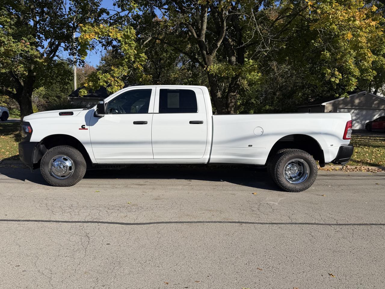RAM 3500 Tradesman 4x4 Crew Cab 8' Box 2023