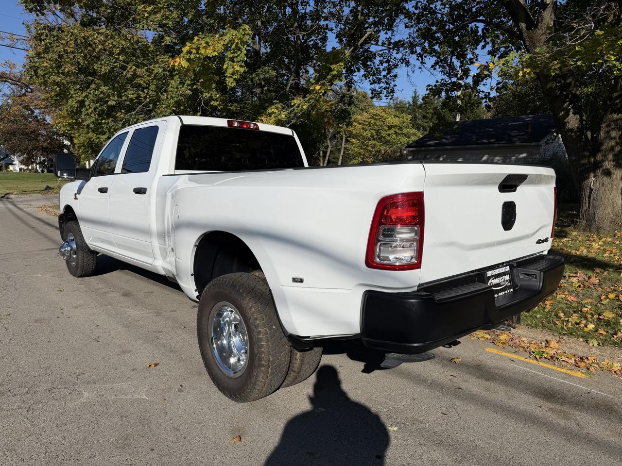 RAM 3500 Tradesman 4x4 Crew Cab 8' Box 2023