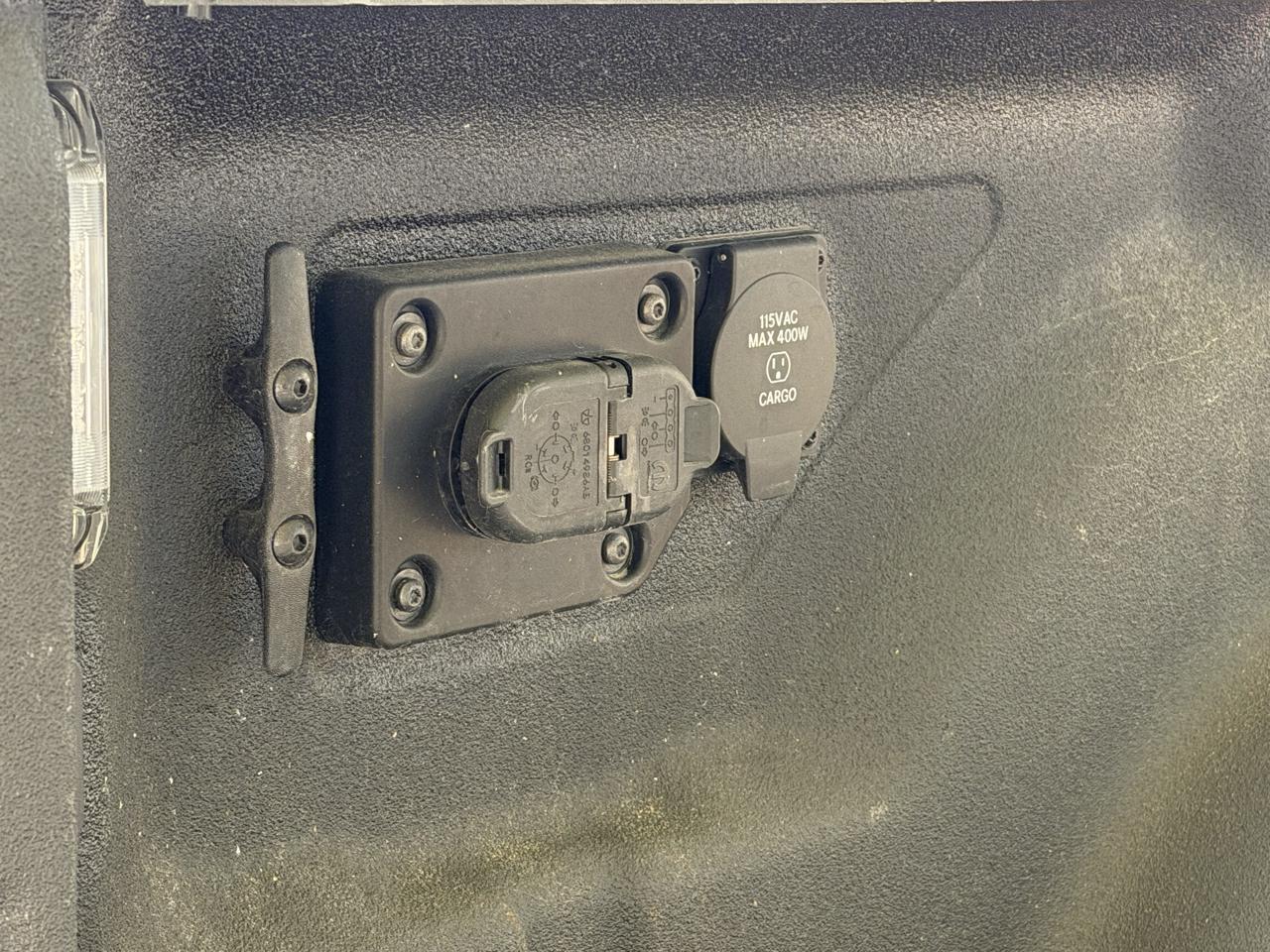 RAM 3500 Tradesman 4x4 Crew Cab 8' Box 2023