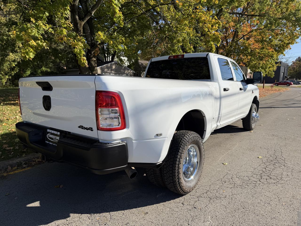 RAM 3500 Tradesman 4x4 Crew Cab 8' Box 2023