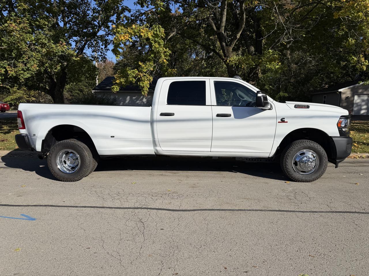 RAM 3500 Tradesman 4x4 Crew Cab 8' Box 2023