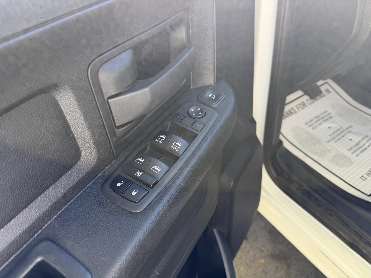 RAM 3500 Tradesman 4x4 Crew Cab 8' Box 2023