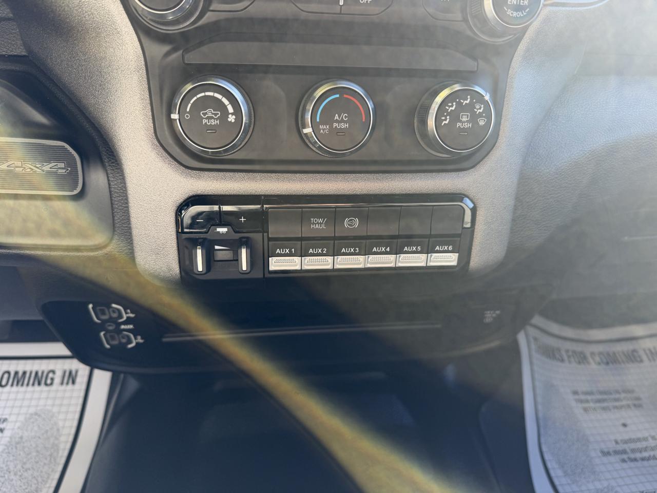 RAM 3500 Tradesman 4x4 Crew Cab 8' Box 2023