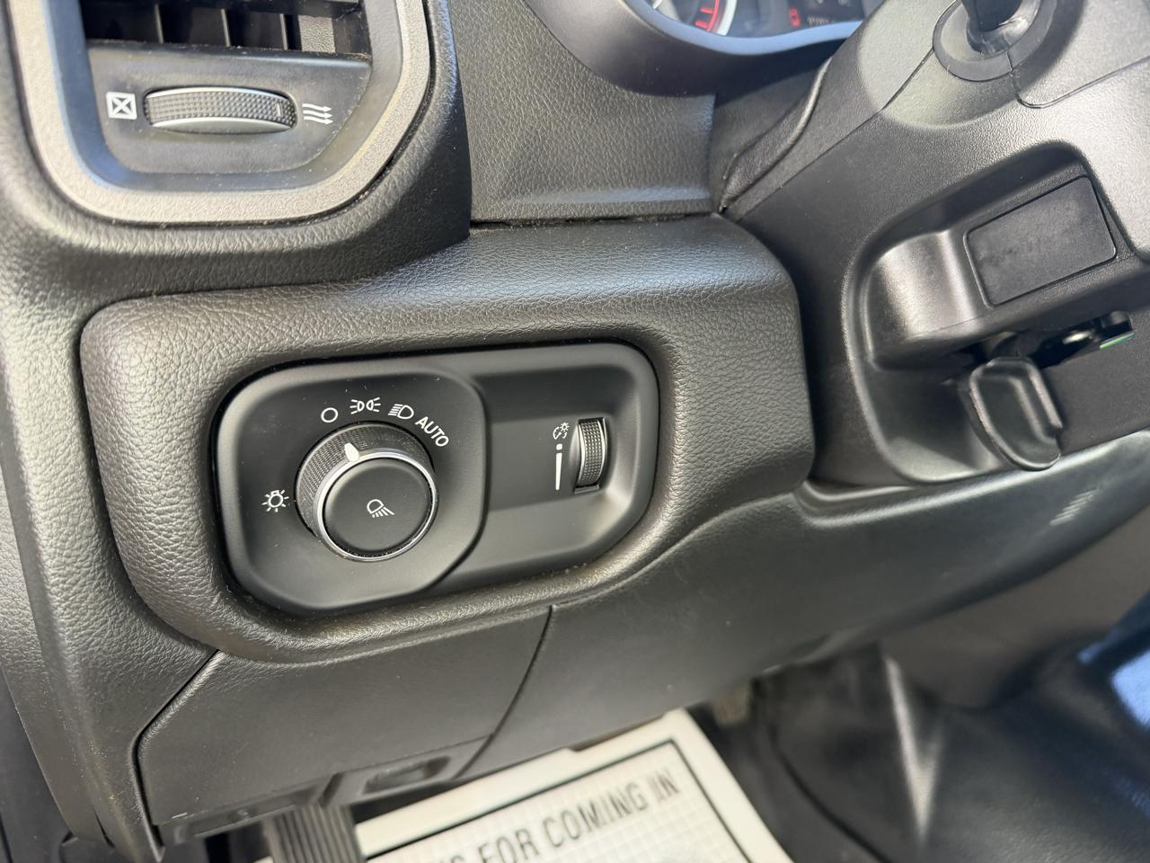 RAM 3500 Tradesman 4x4 Crew Cab 8' Box 2023