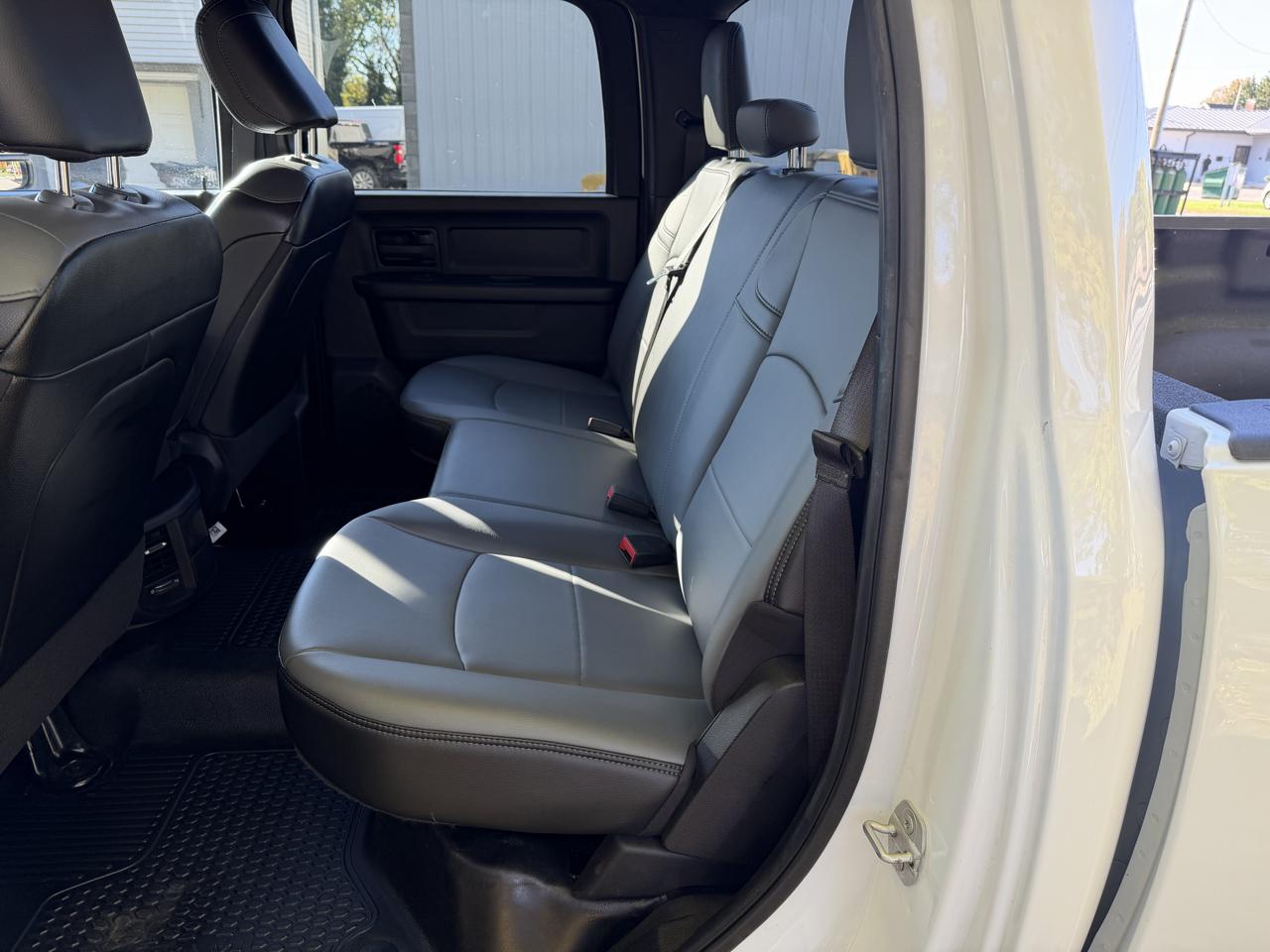 RAM 3500 Tradesman 4x4 Crew Cab 8' Box 2023
