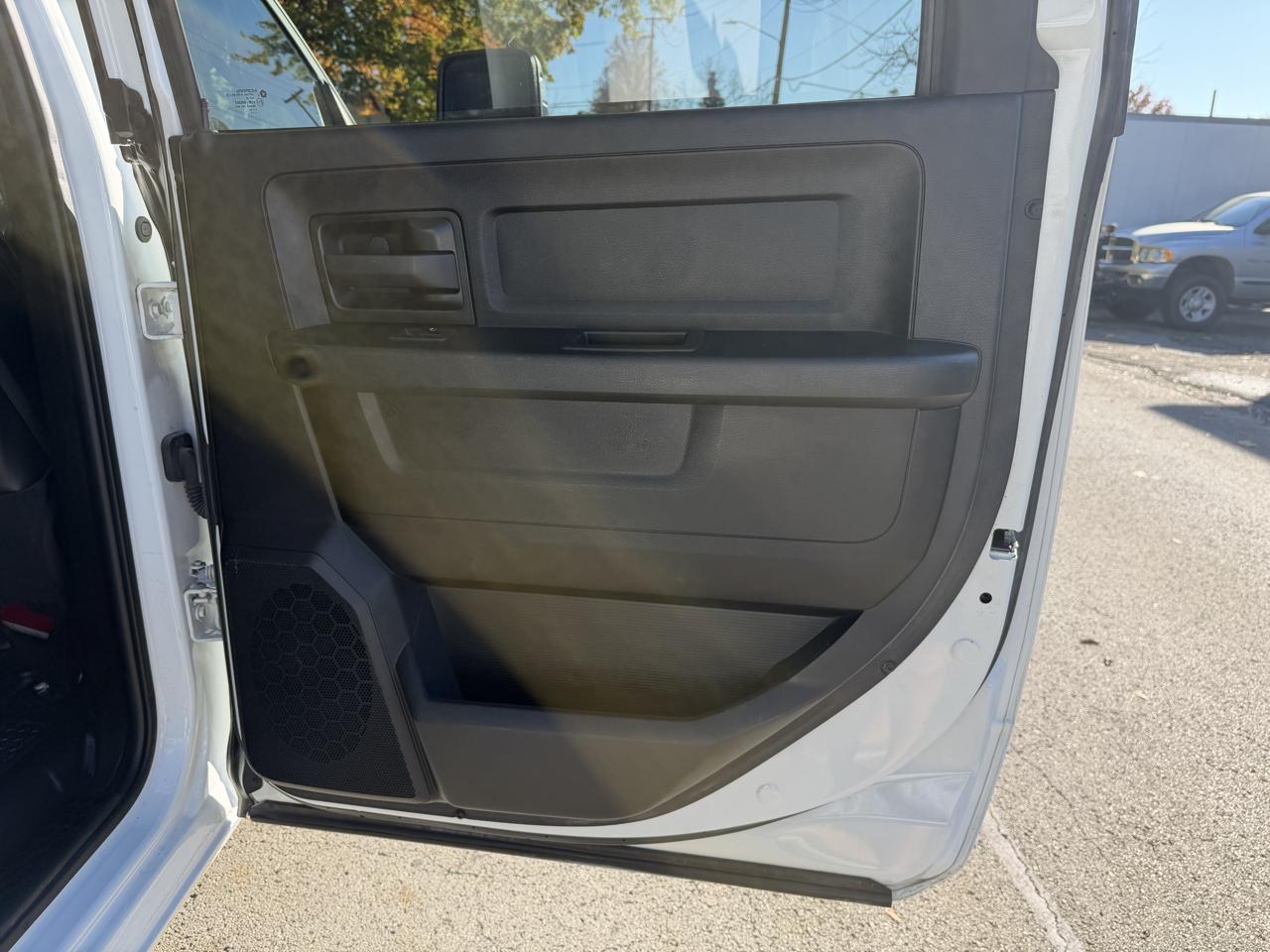 RAM 3500 Tradesman 4x4 Crew Cab 8' Box 2023