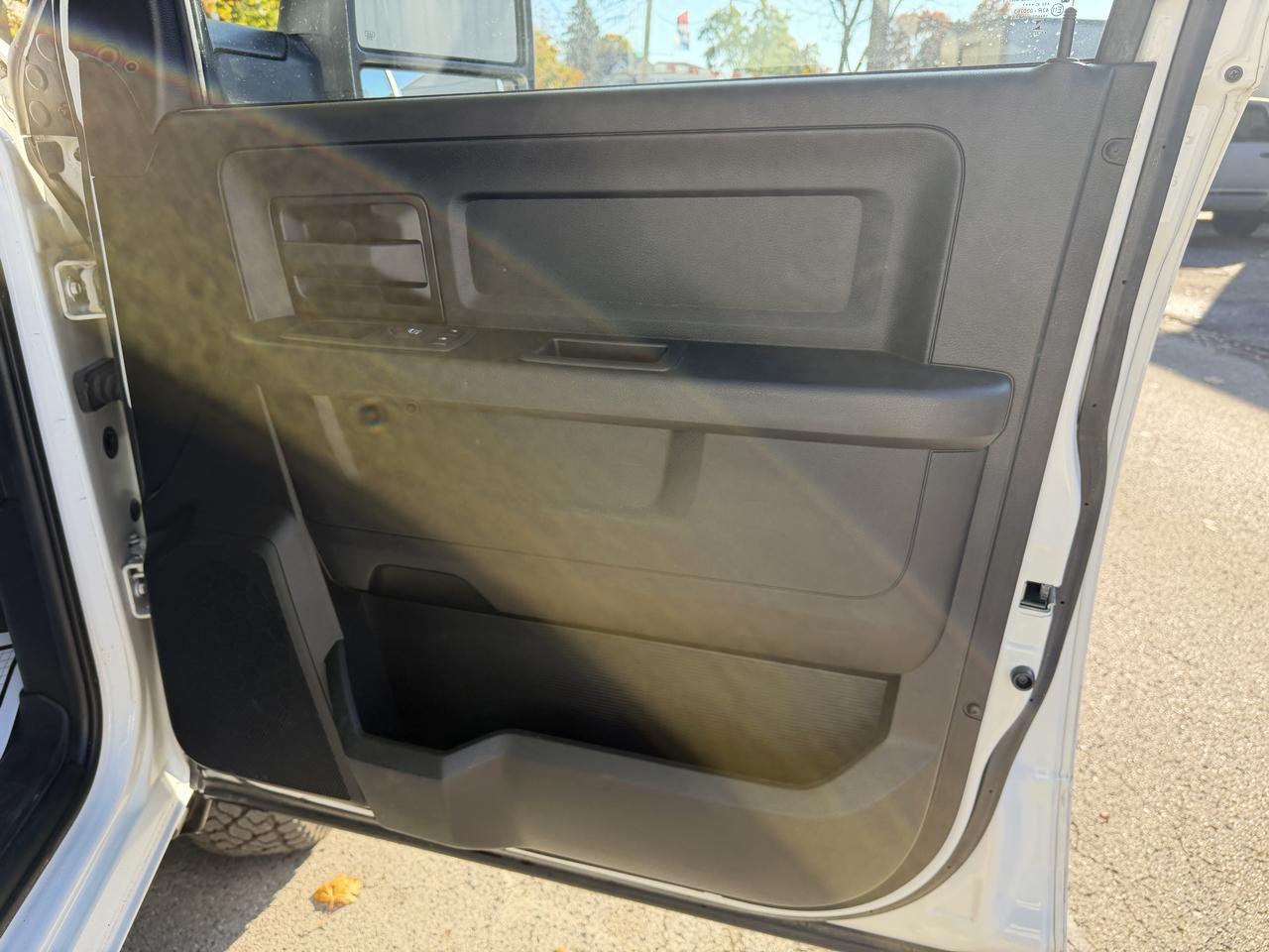 RAM 3500 Tradesman 4x4 Crew Cab 8' Box 2023