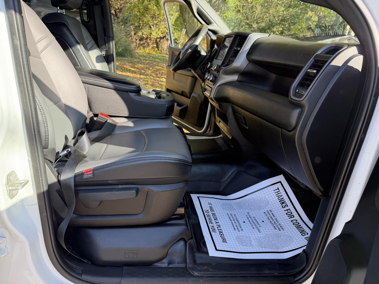 RAM 3500 Tradesman 4x4 Crew Cab 8' Box 2023