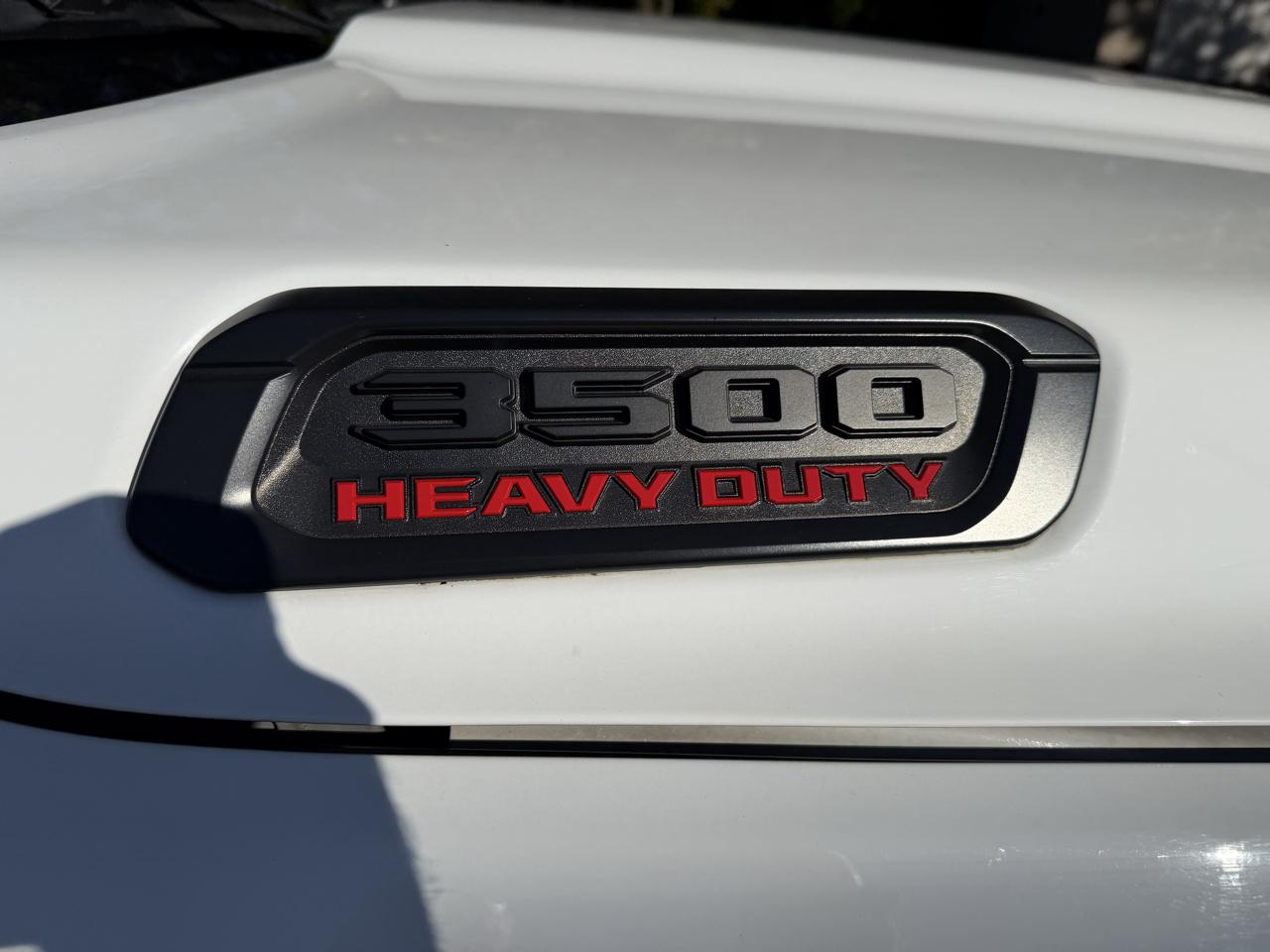 RAM 3500 Tradesman 4x4 Crew Cab 8' Box 2023