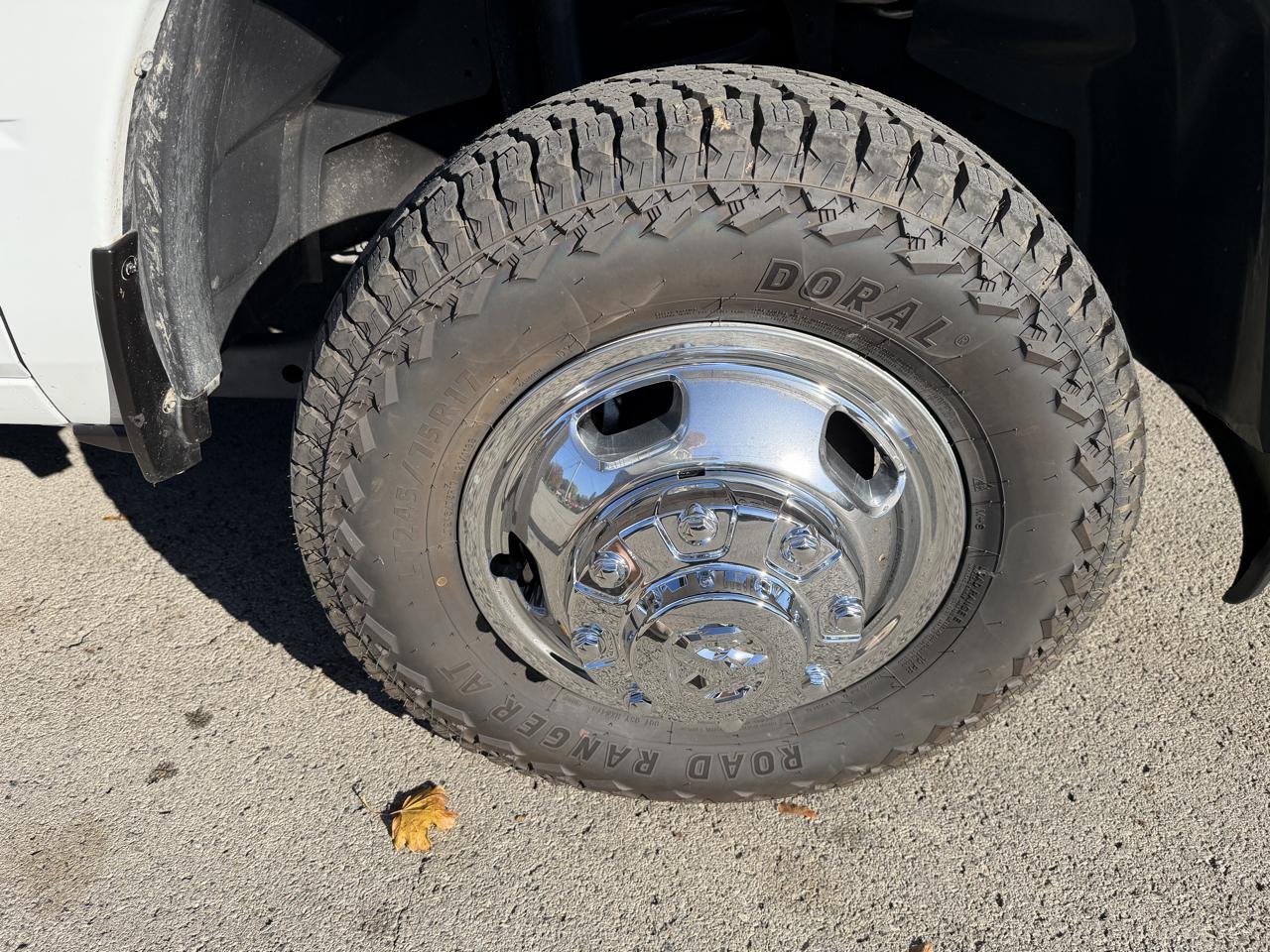 RAM 3500 Tradesman 4x4 Crew Cab 8' Box 2023