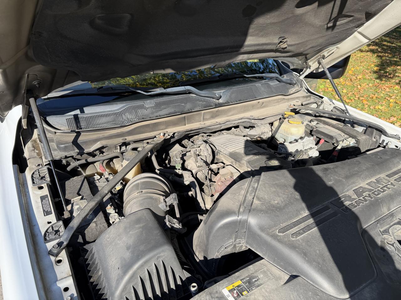 RAM 3500 Tradesman 4x4 Crew Cab 8' Box 2023