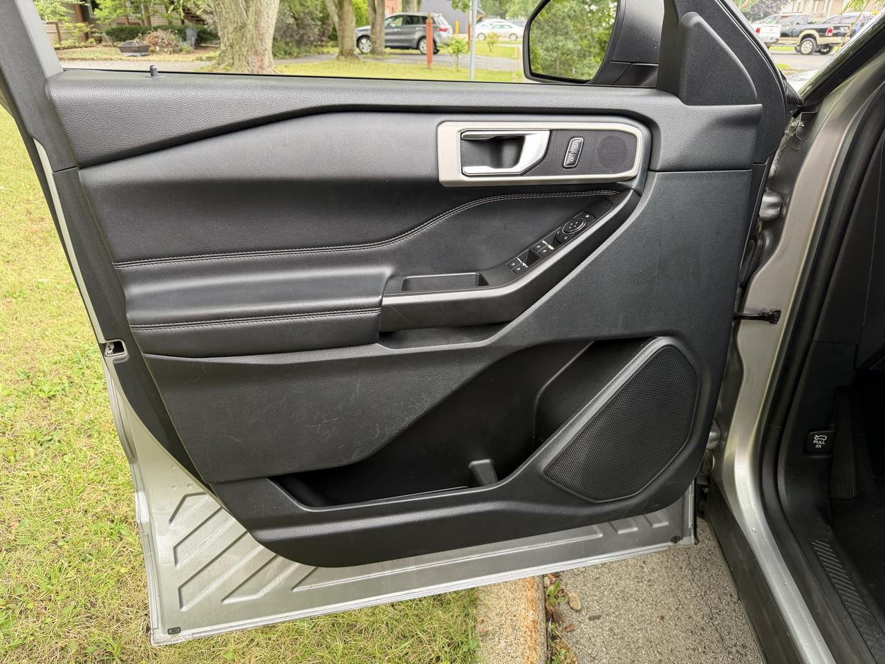 Ford Explorer XLT 4-Door 4WD 2020