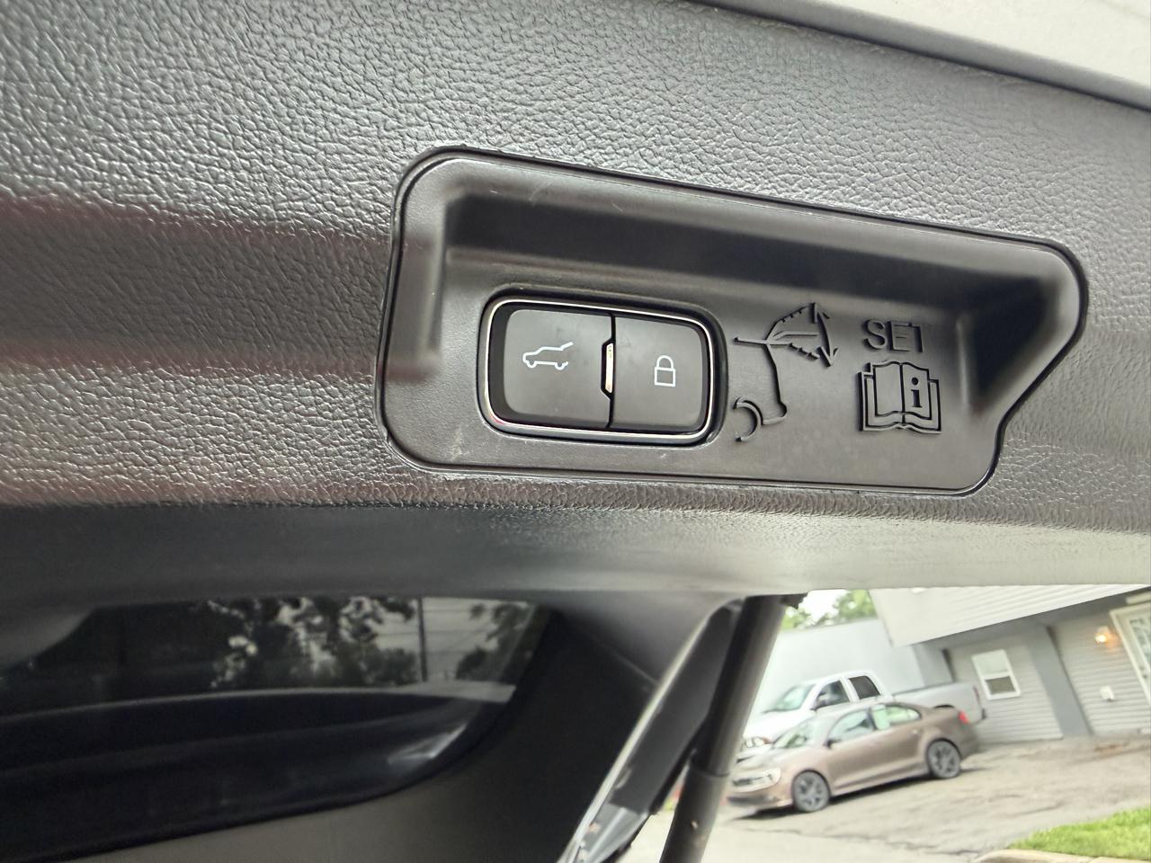 Ford Explorer XLT 4-Door 4WD 2020