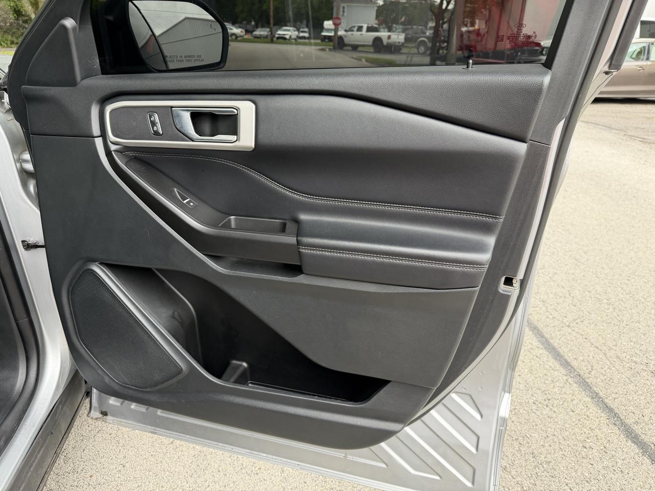 Ford Explorer XLT 4-Door 4WD 2020