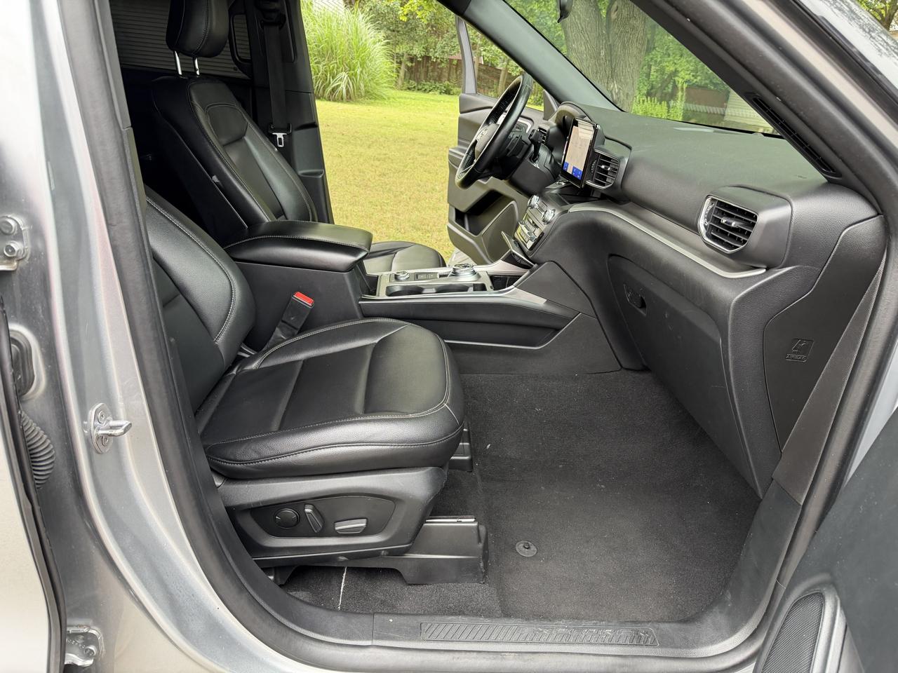 Ford Explorer XLT 4-Door 4WD 2020