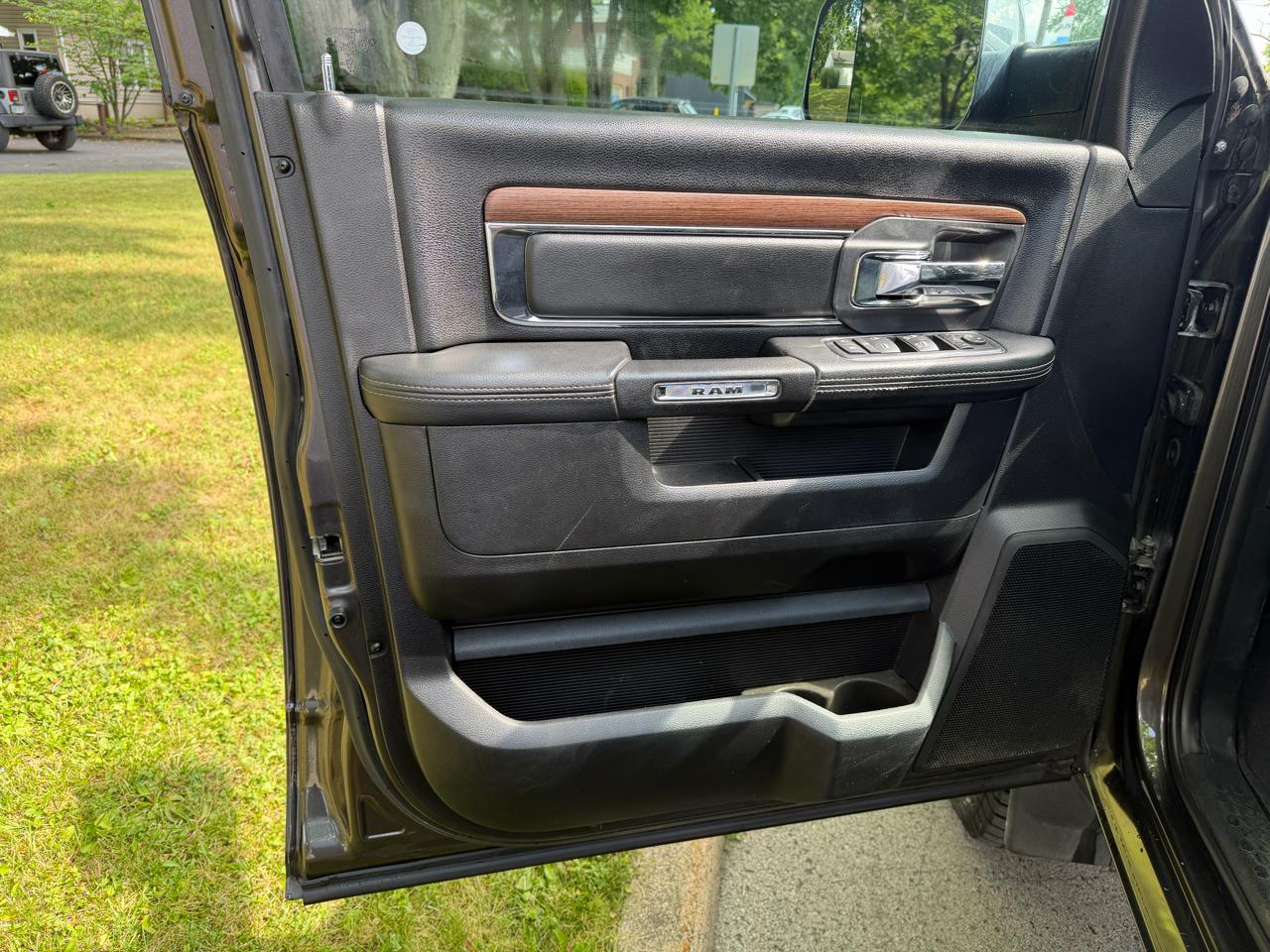 RAM 2500 4WD Crew Cab 149" Laramie 2016