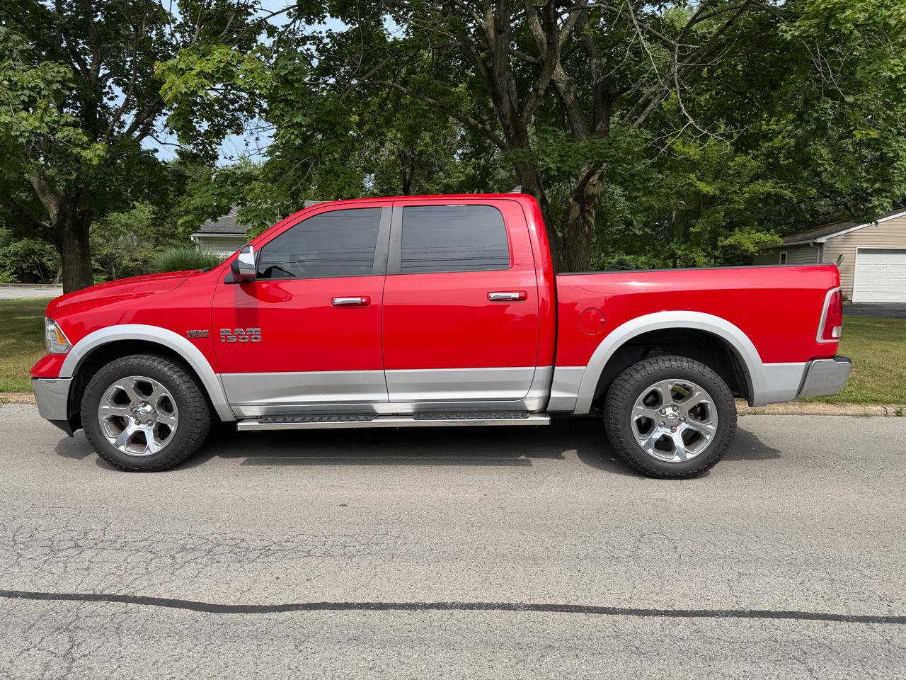 RAM 1500 4WD Crew Cab 140.5" Laramie 2015