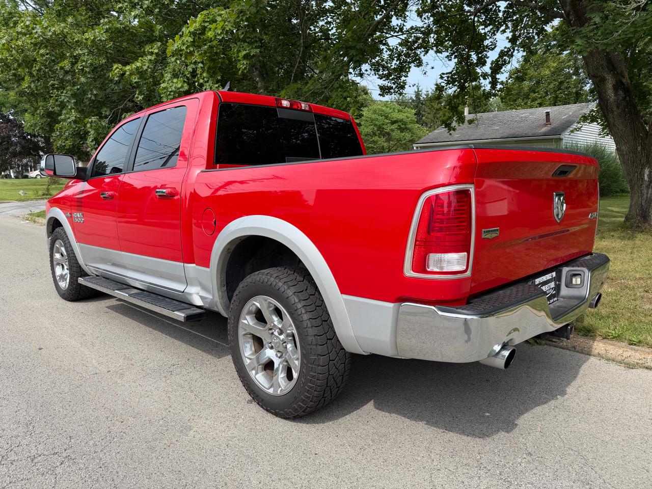 RAM 1500 4WD Crew Cab 140.5" Laramie 2015