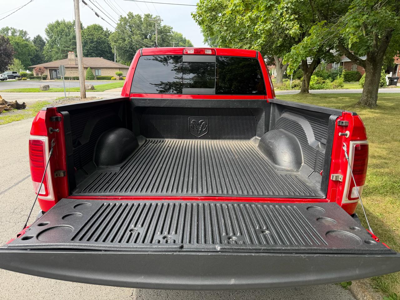 RAM 1500 4WD Crew Cab 140.5" Laramie 2015