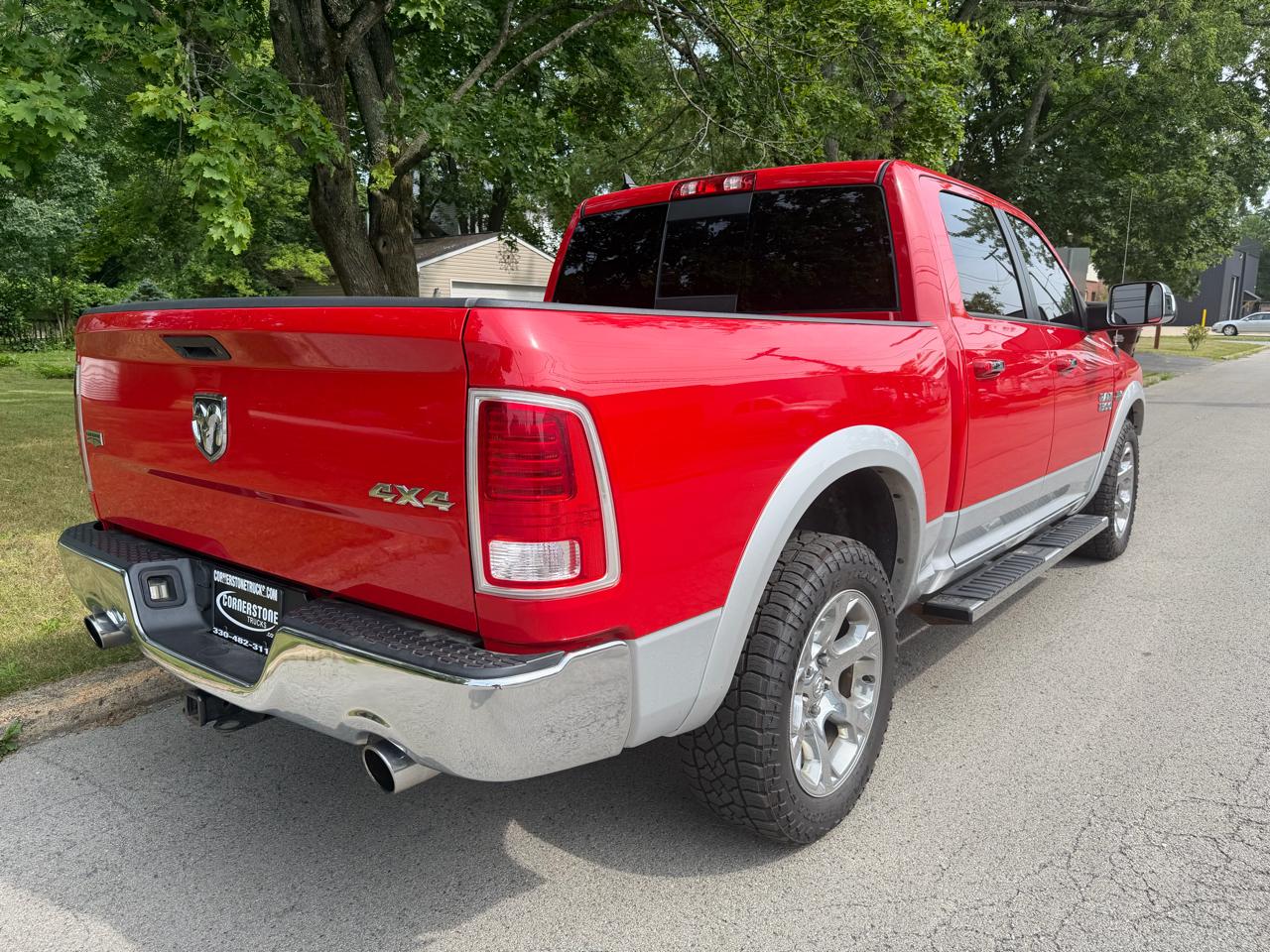 RAM 1500 4WD Crew Cab 140.5" Laramie 2015