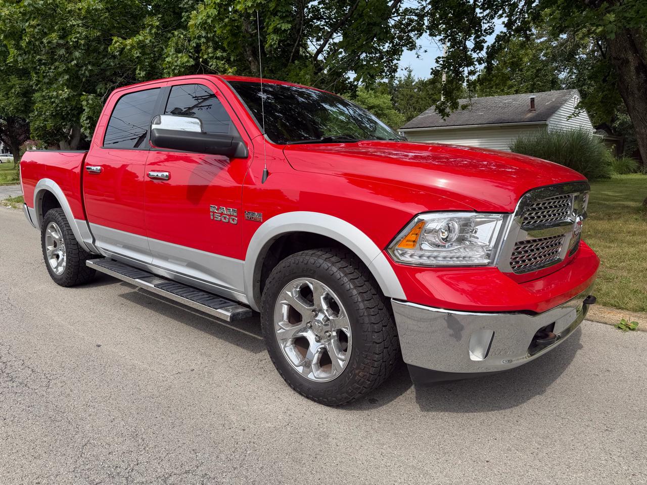 RAM 1500 4WD Crew Cab 140.5" Laramie 2015