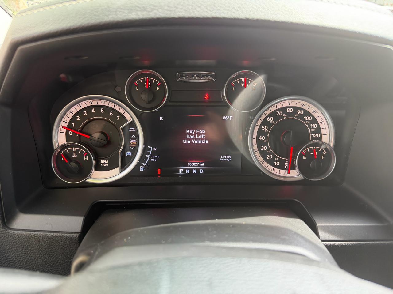 RAM 1500 4WD Crew Cab 140.5" Laramie 2015