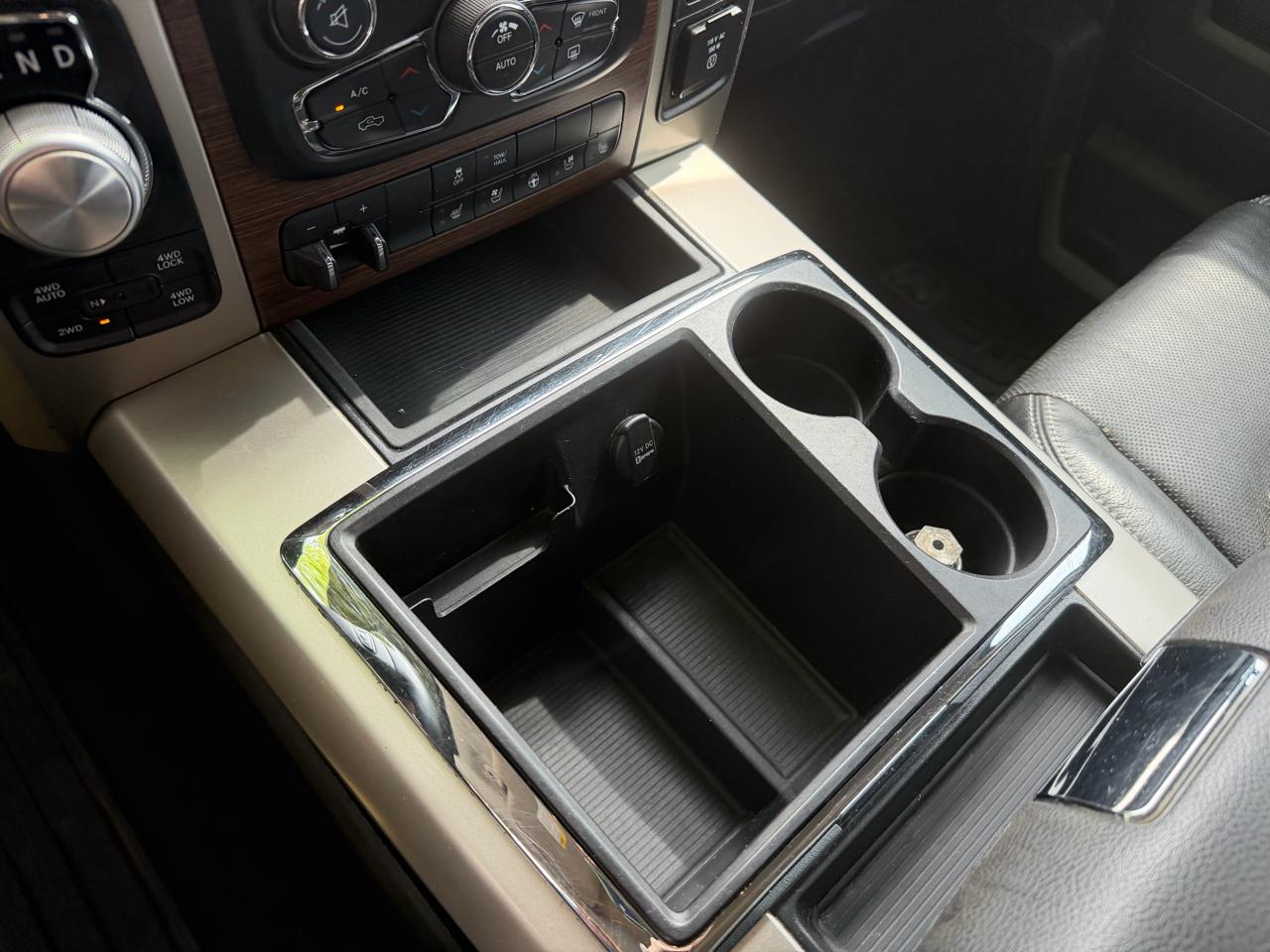 RAM 1500 4WD Crew Cab 140.5" Laramie 2015