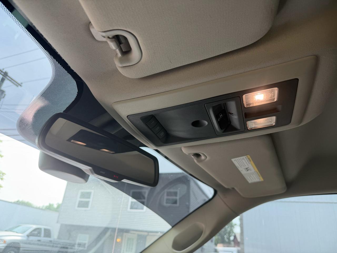 RAM 1500 4WD Crew Cab 140.5" Laramie 2015