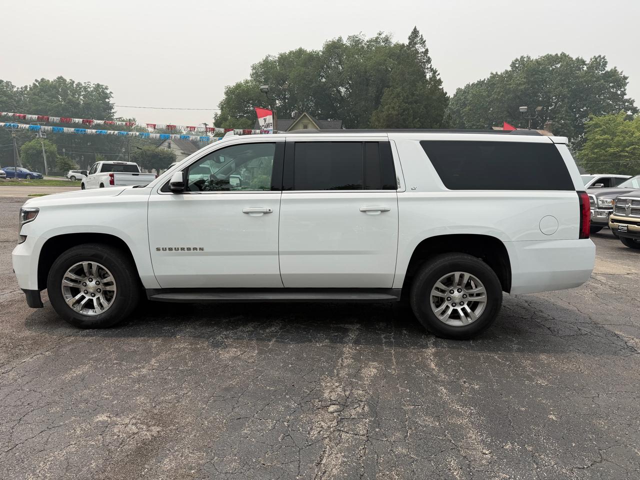 Chevrolet Suburban 1500 LT 4D SUV 4WD 2017