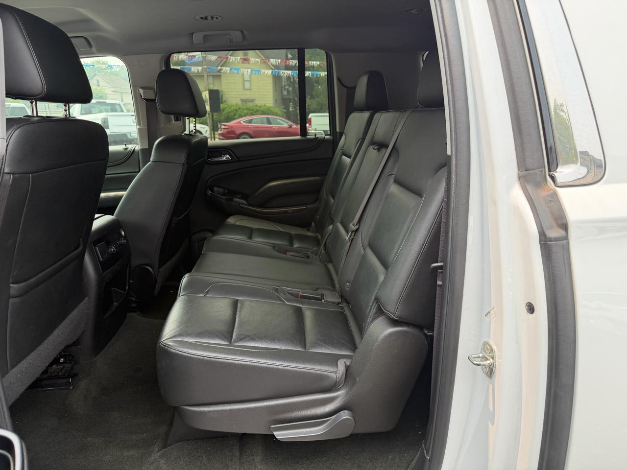 Chevrolet Suburban 1500 LT 4D SUV 4WD 2017