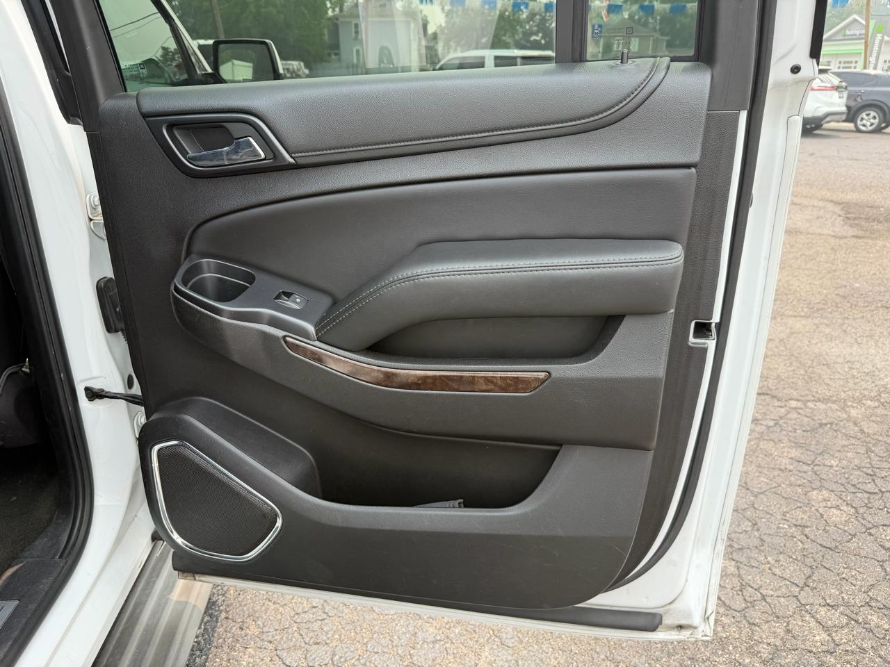 Chevrolet Suburban 1500 LT 4D SUV 4WD 2017