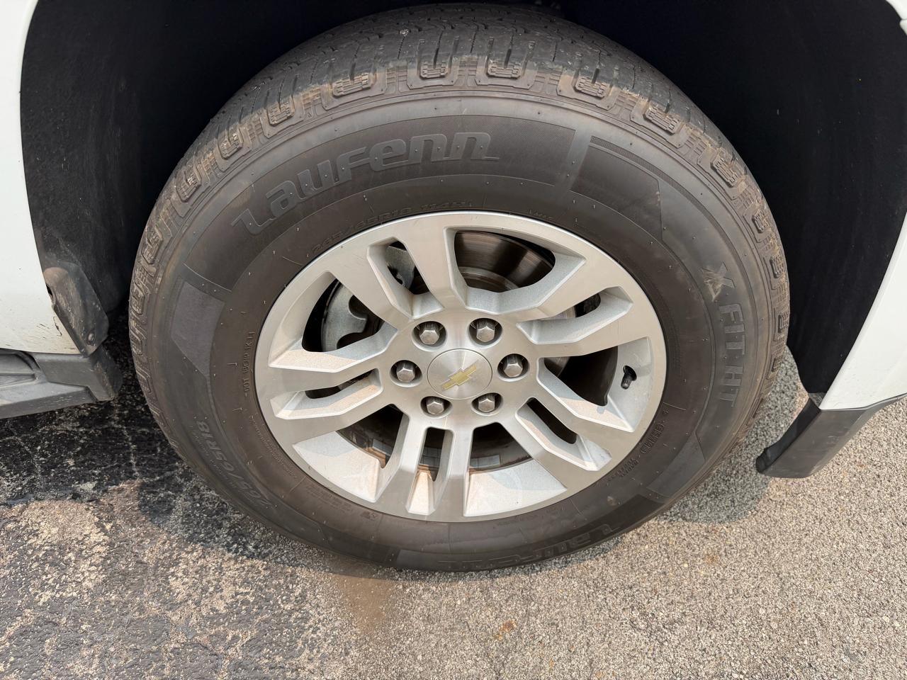 Chevrolet Suburban 1500 LT 4D SUV 4WD 2017