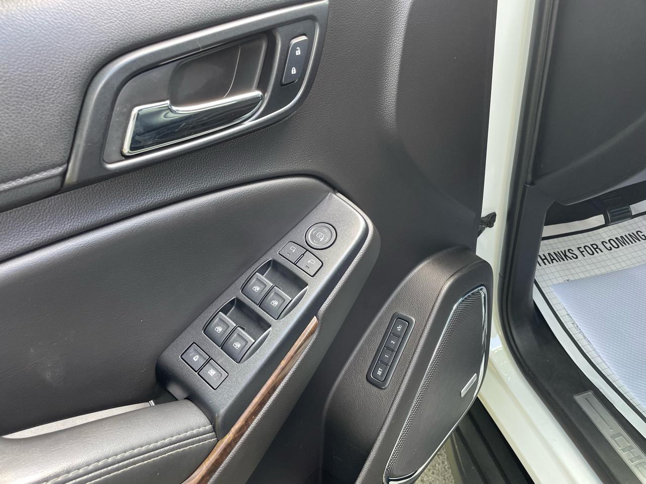 Chevrolet Suburban 1500 LT 4D SUV 4WD 2017