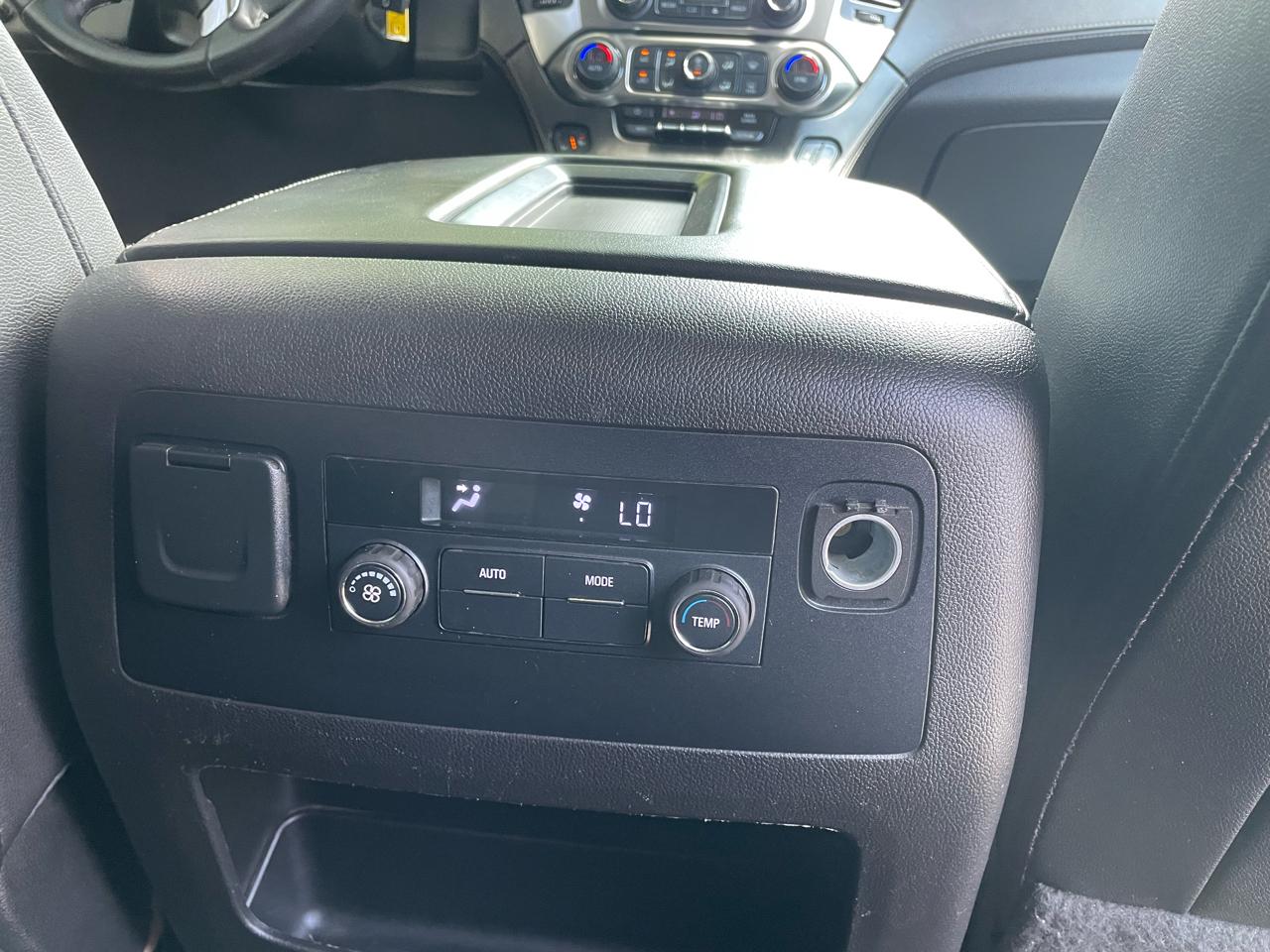 Chevrolet Suburban 1500 LT 4D SUV 4WD 2017
