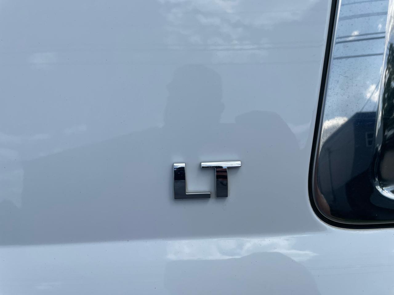 Chevrolet Suburban 1500 LT 4D SUV 4WD 2017