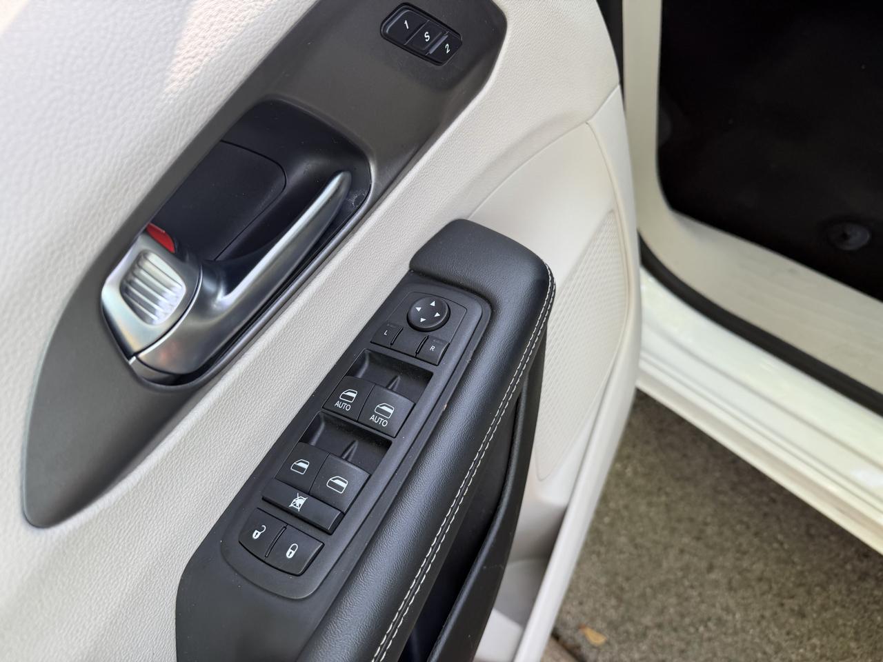 Chrysler Pacifica Touring L 2023
