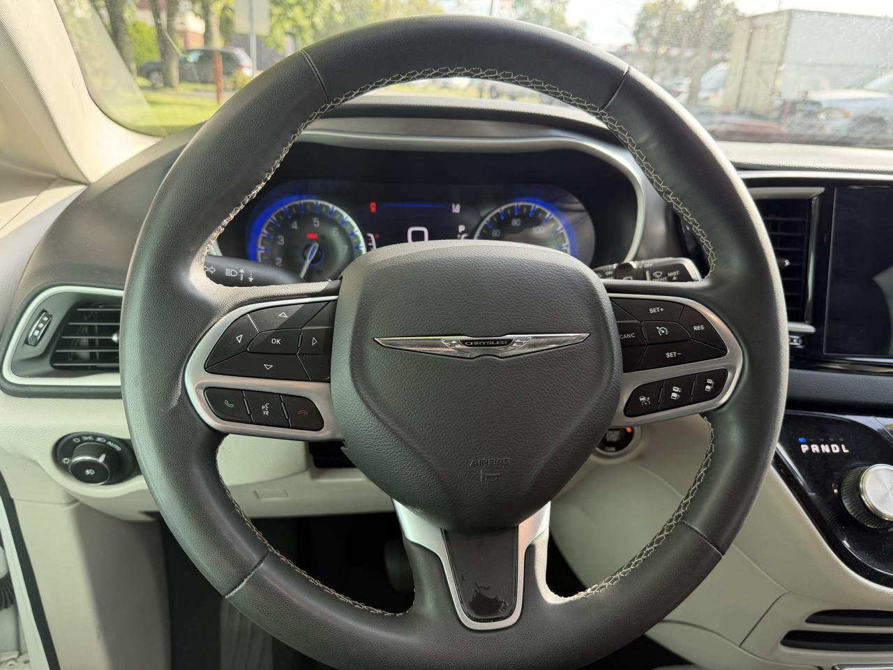 Chrysler Pacifica Touring L 2023