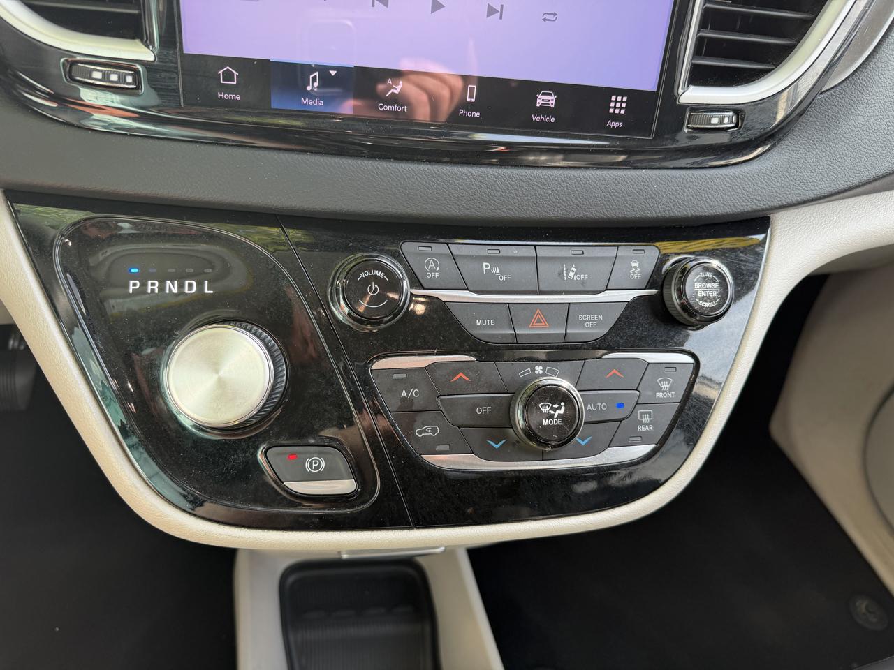 Chrysler Pacifica Touring L 2023
