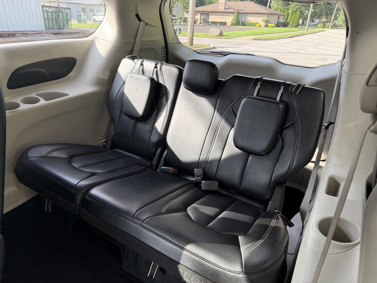 Chrysler Pacifica Touring L 2023
